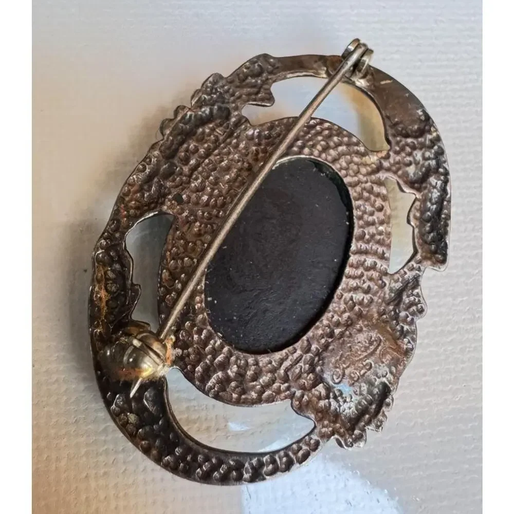Vintage Cameo Jezlaine Signed Sterling Silver Brooch Pin 9.7 grams